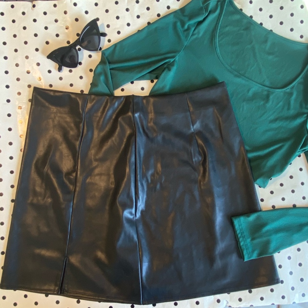 Old Navy High waisted Black Faux Leather mini Skirt XL